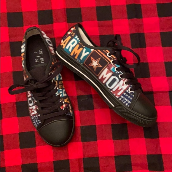 Shoes - Picture 1 of 4